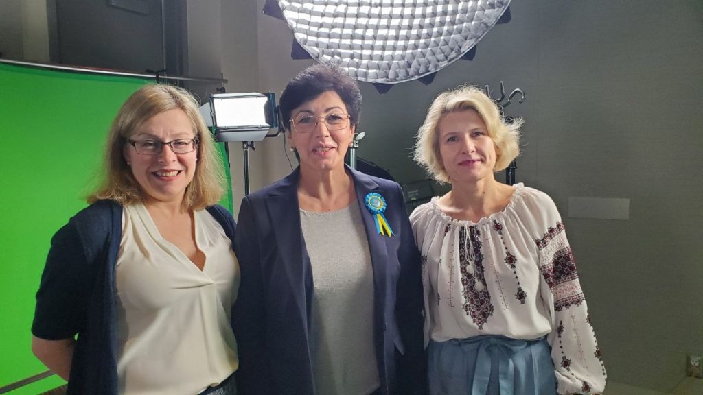 Зображення, що містить особа, жінка, стоячи, позування
Автоматично згенерований опис